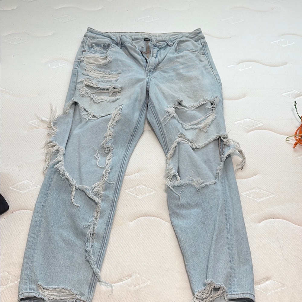 American Eagle Outfitters Light Blue Distressed Boyfriend Jeans